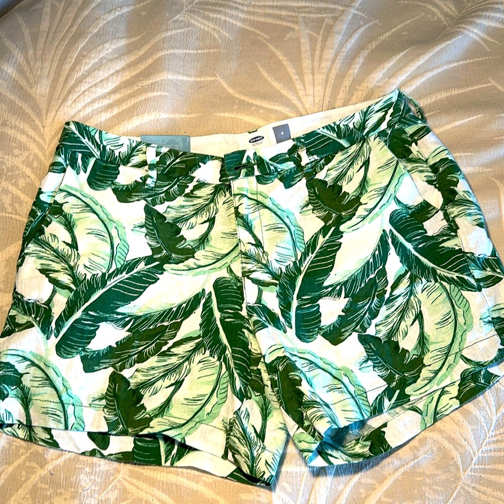 Linen shorts, green palm design, Size 8